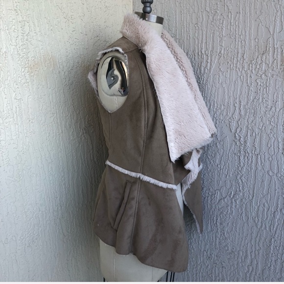 Quinn Tan Faux Suede Vest With Ivory Shearling, Size S - Picture 2 of 6